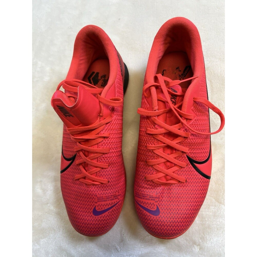 NIKE: Vapor 13 Academy- AT7993606- Men’s Size 6.5-Indoor Soccer/Football Shoes.